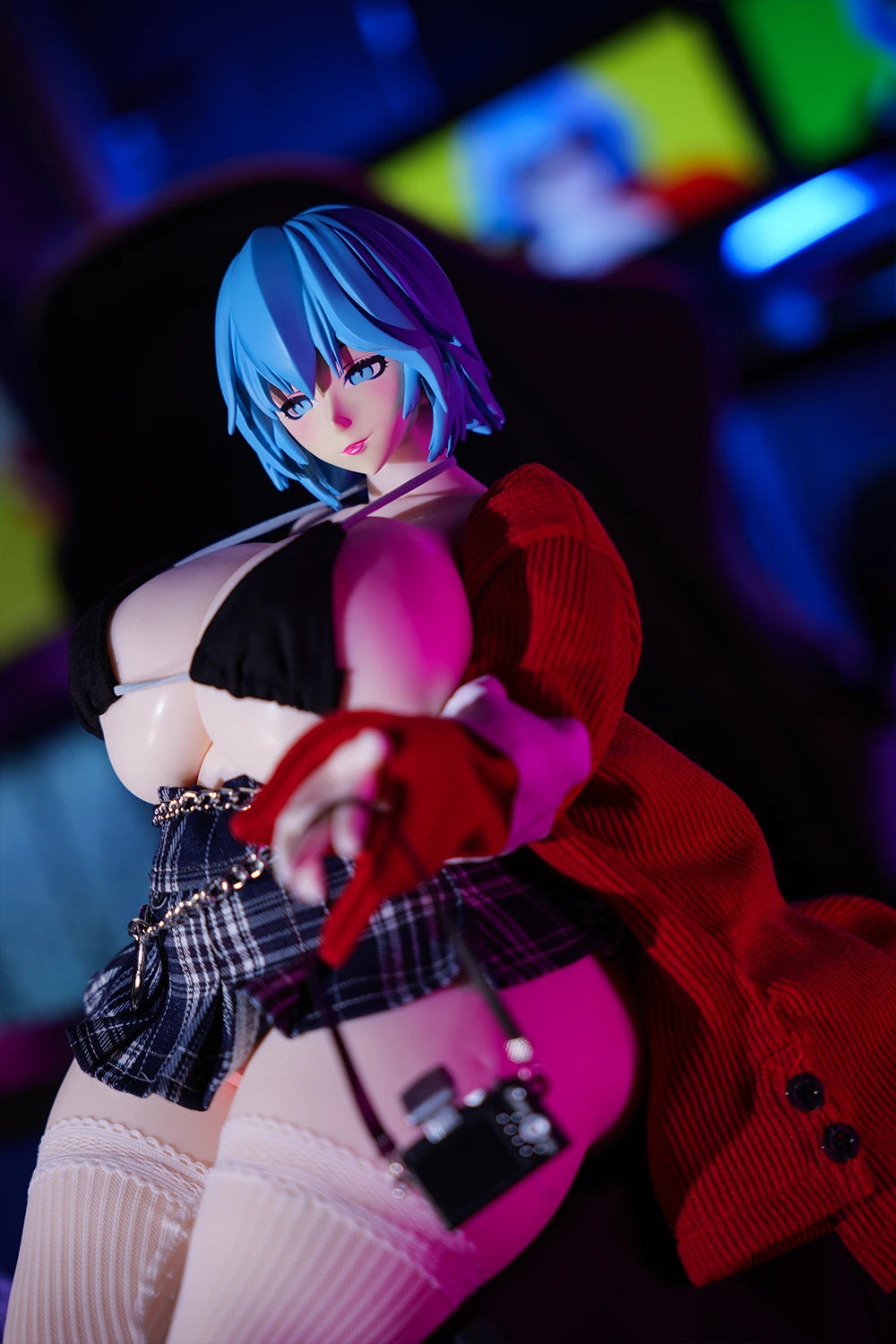 Image of The Akeno anime waifu, a hentai figure with big tits, shown from the side.