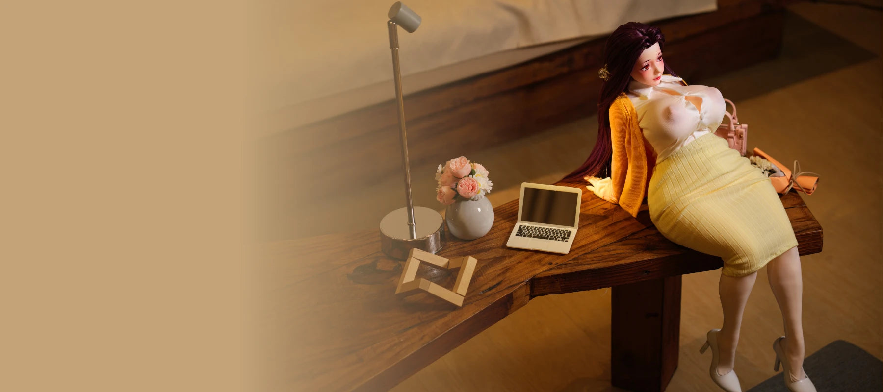 Promotional banner for the Aunt Niimi Hentai Figure, with a 15% off discount offer.