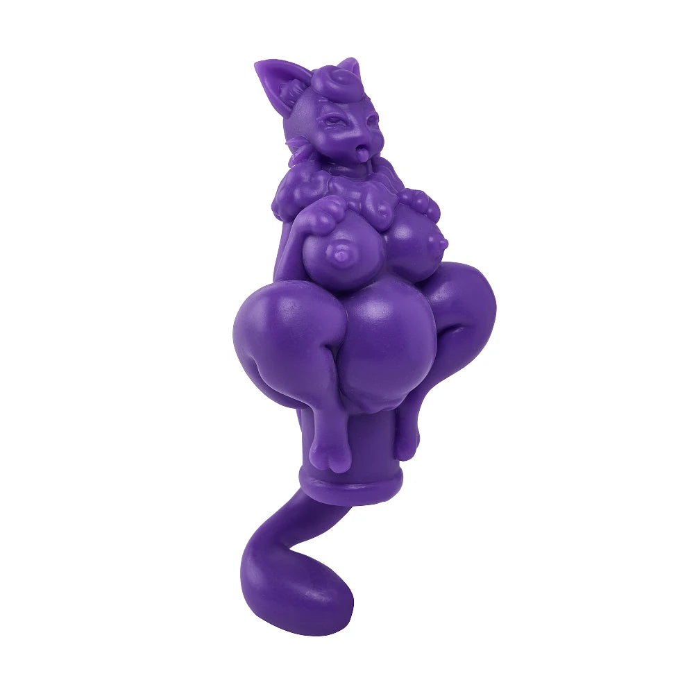 Image of Three-quarter view of Boinos showing her moon-crested feline face, rounded bust, wide thighs, and long tail